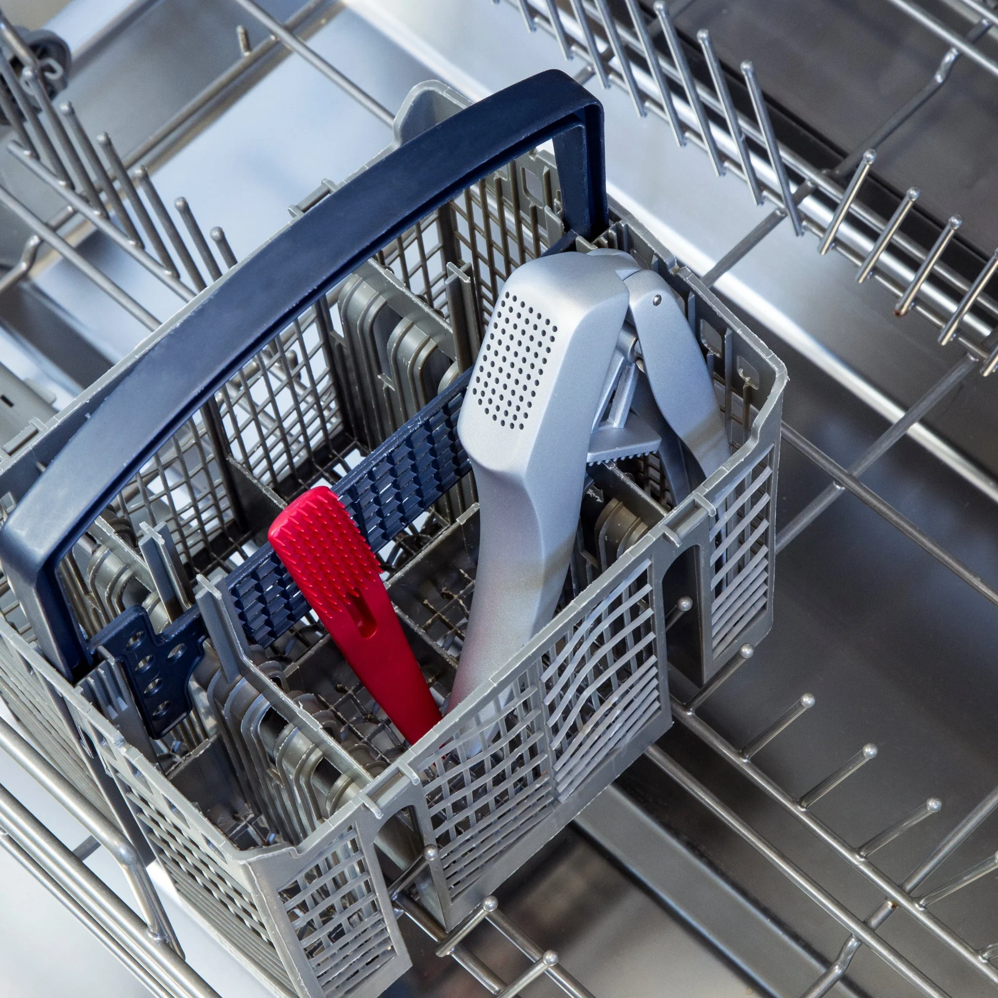 E12150 Susi 3 Garlic Press dishwasher2 1